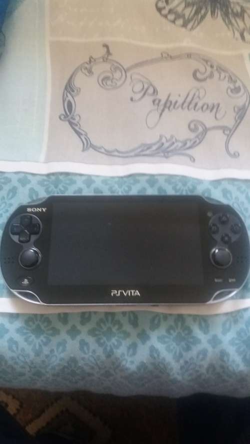 PS VITA + 2 GAMES (AS NEW)(EXCELLENT CONDITION)